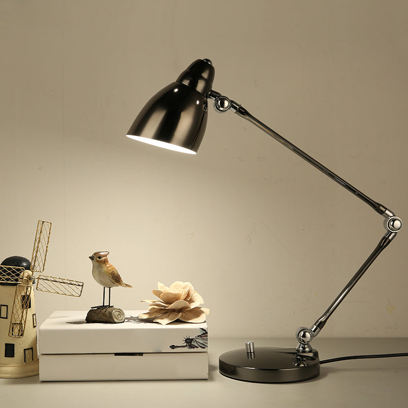Industrial table lamp made of metal with adjustable arm and clock-shaped shade | Kalsten