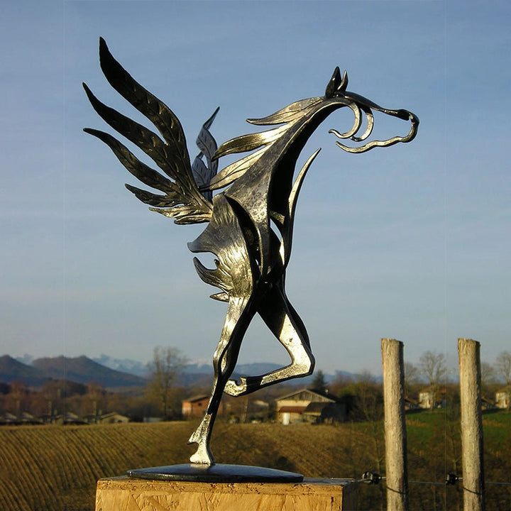 Kalsten | Metal Horse Sculpture | Handcrafted Garden Statue | Weather-Resistant Yard Decor | 20 × 20 cm