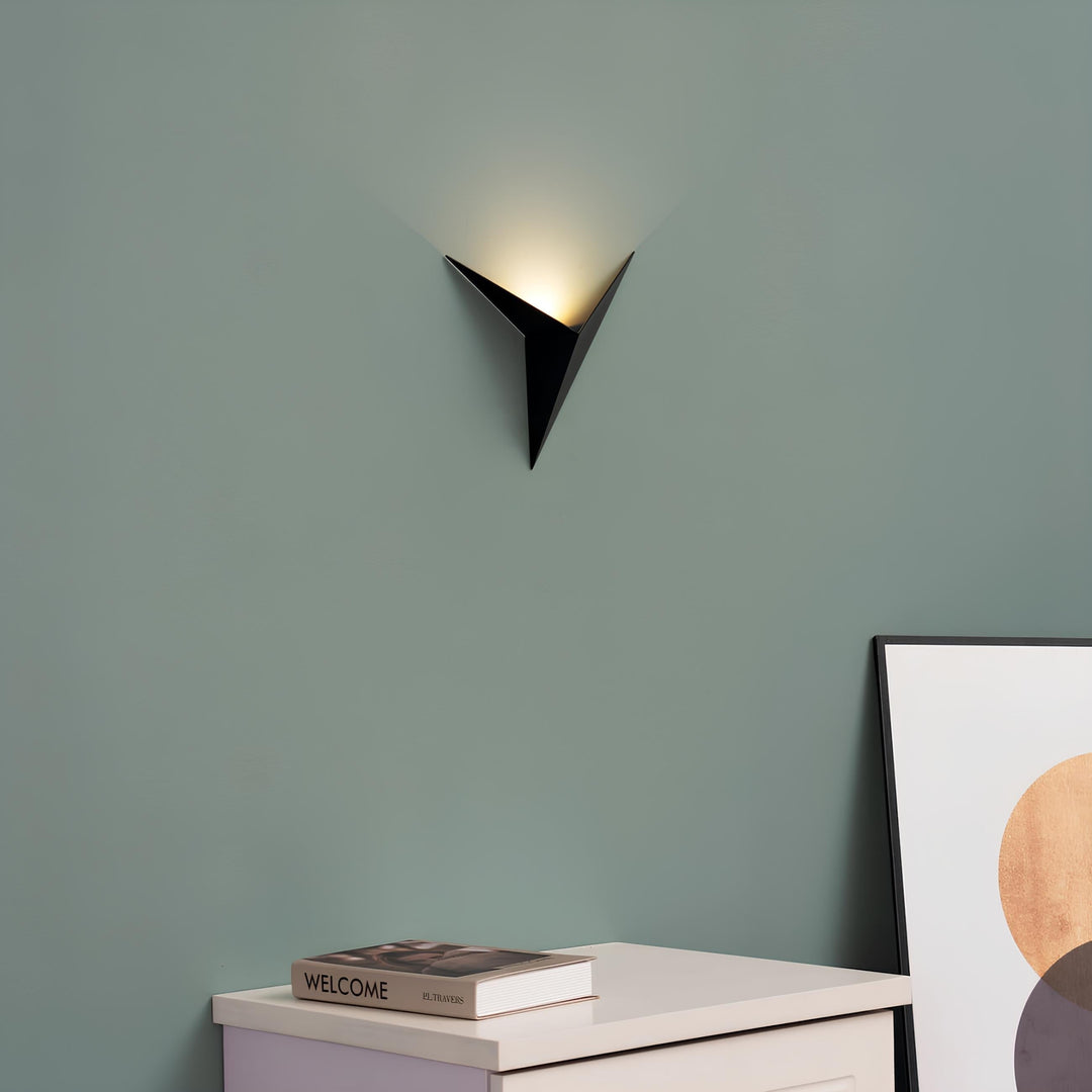 Kalsten | Trigon Wall Light