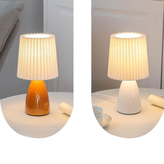 Scandinavian Retro Table Lamp with Pleated Shade and Glass Base | Kalsten
