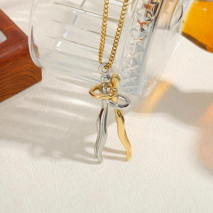 Kalsten | Bonding Hug Necklace