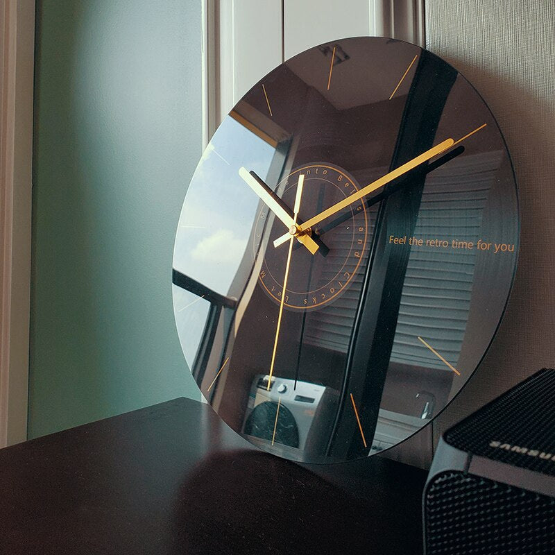 Elegant Wall Clock made of Glass Kalsten