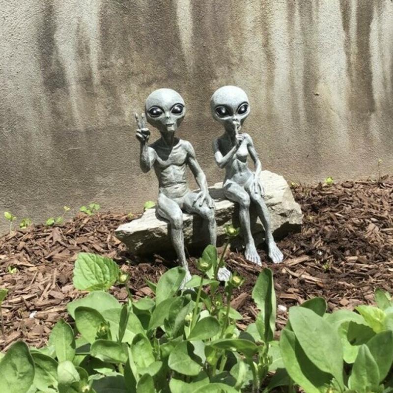 Alien Garden Statue | Kalsten