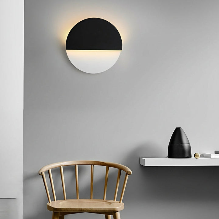 LED Wall Sconce – Circular 350° Rotatable Black Acrylic (Integrated LED & 23cm) | Kalsten