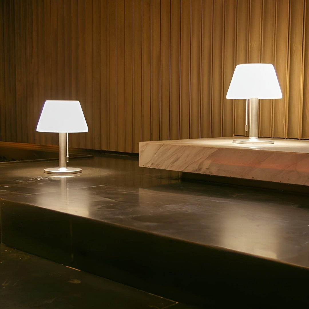 Elegant solid table lamp for outdoor charm Kalsten