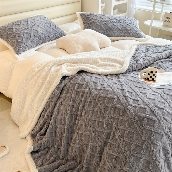Vintage Luxe Reversible Fleece Blanket - Essential for Winter Kalsten