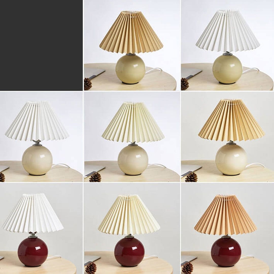 Nordic minimalist 1-light table lamp made of ceramic with pleats | Kalsten