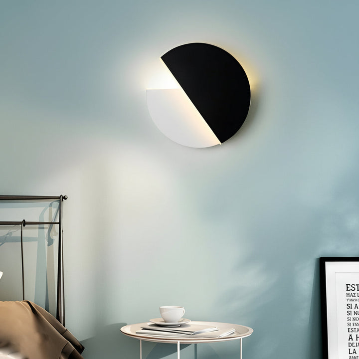 LED Wall Sconce – Circular 350° Rotatable Black Acrylic (Integrated LED & 23cm) | Kalsten