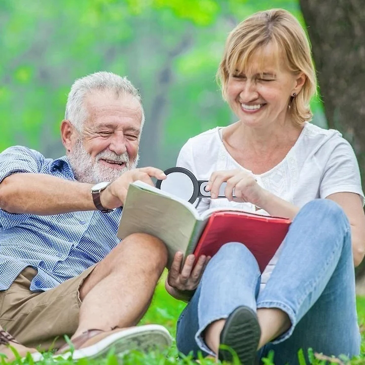 Kalsten | 30x Handheld Magnifying Glass for Seniors - ZoomXpert