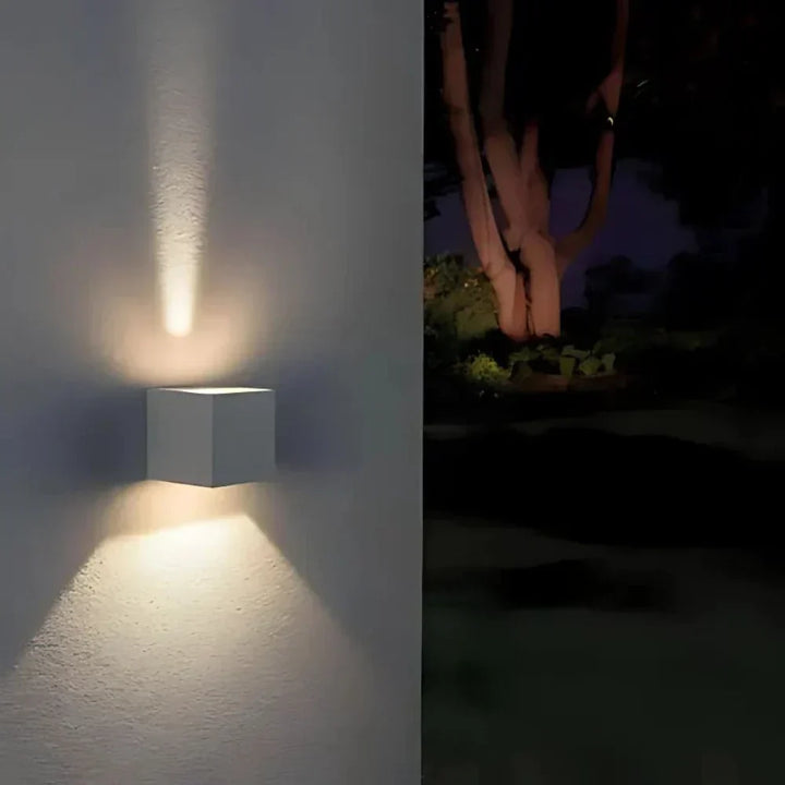Kalsten | Modern Black Aluminium Wall Light