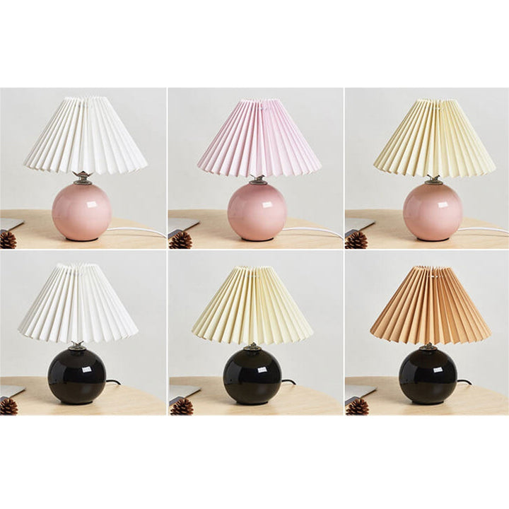 Nordic minimalist 1-light table lamp made of ceramic with pleats | Kalsten