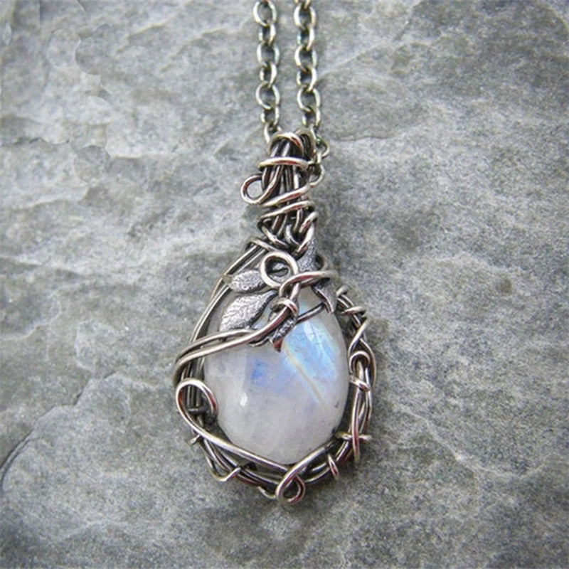 Karnz | Retro Moonstone Necklace - Selene