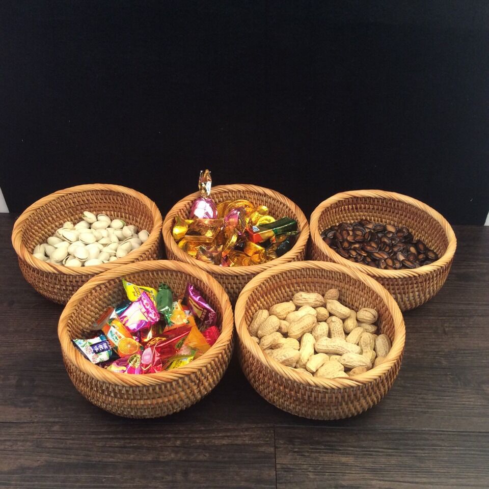 Handcrafted decorative fruit basket made of rattan Acalora