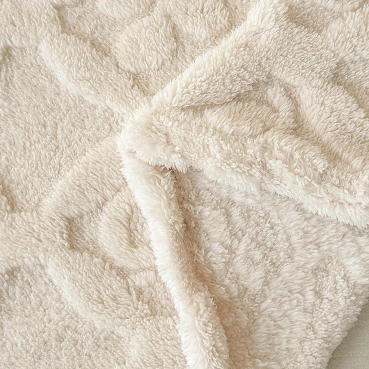 Leaf Embroidery Fleece Blanket – Soft Microfiber Throw for Cozy Comfort and Year-Round Use 3
