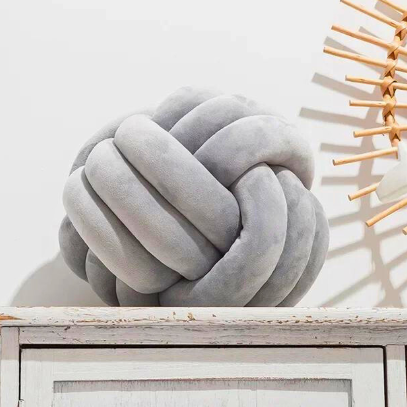 Kalsten | Scandinavian Knot Cushion made of Velvet