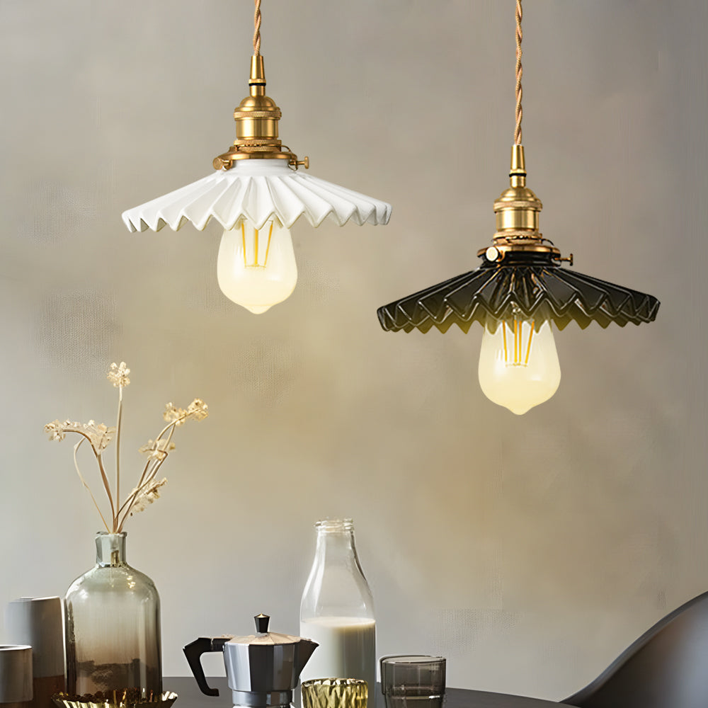 Vintage ceramic pendant lamp with pleated design – brass LED pendant light for dining room and living room | Kalsten