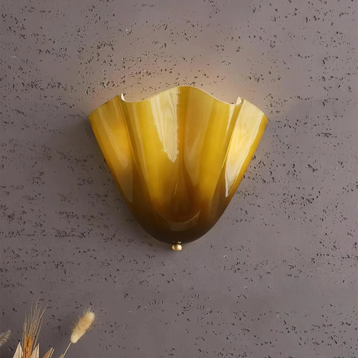 Kalsten | Retro Wall Lamp of Colored Glass in Skirt-Shaped Shell Pattern