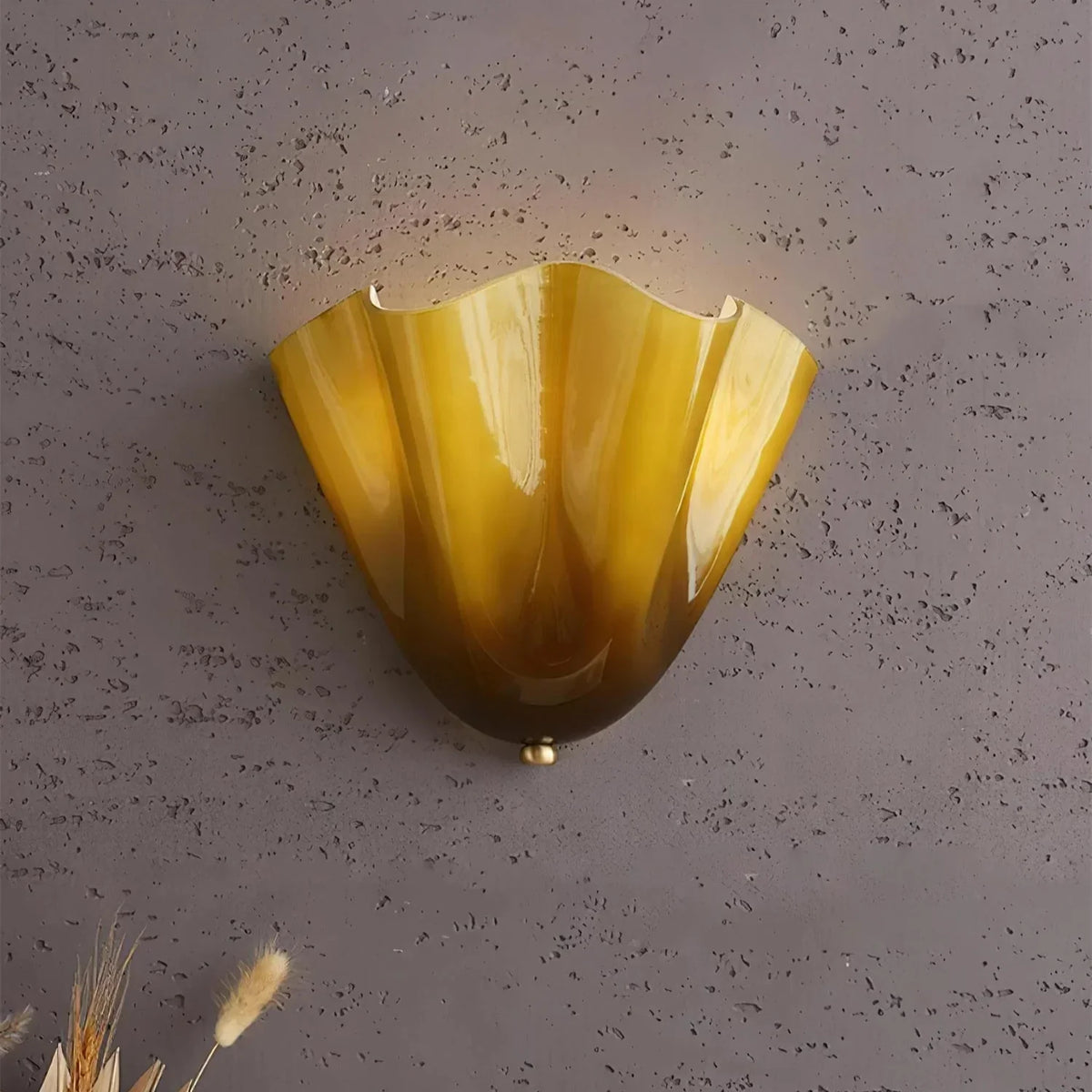Skanto | Retro Stained Glass Wall Lamp in Shell Pattern
