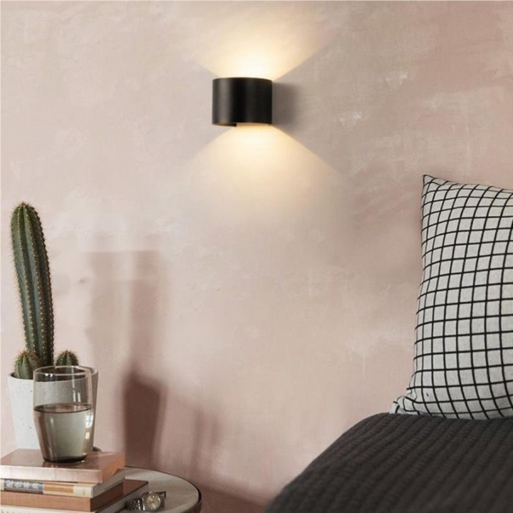 Lumière Royale - Stylish modern LED cube wall lamp Kalsten