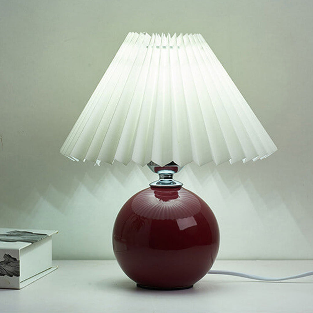 Nordic minimalist 1-light table lamp made of ceramic with pleats | Kalsten