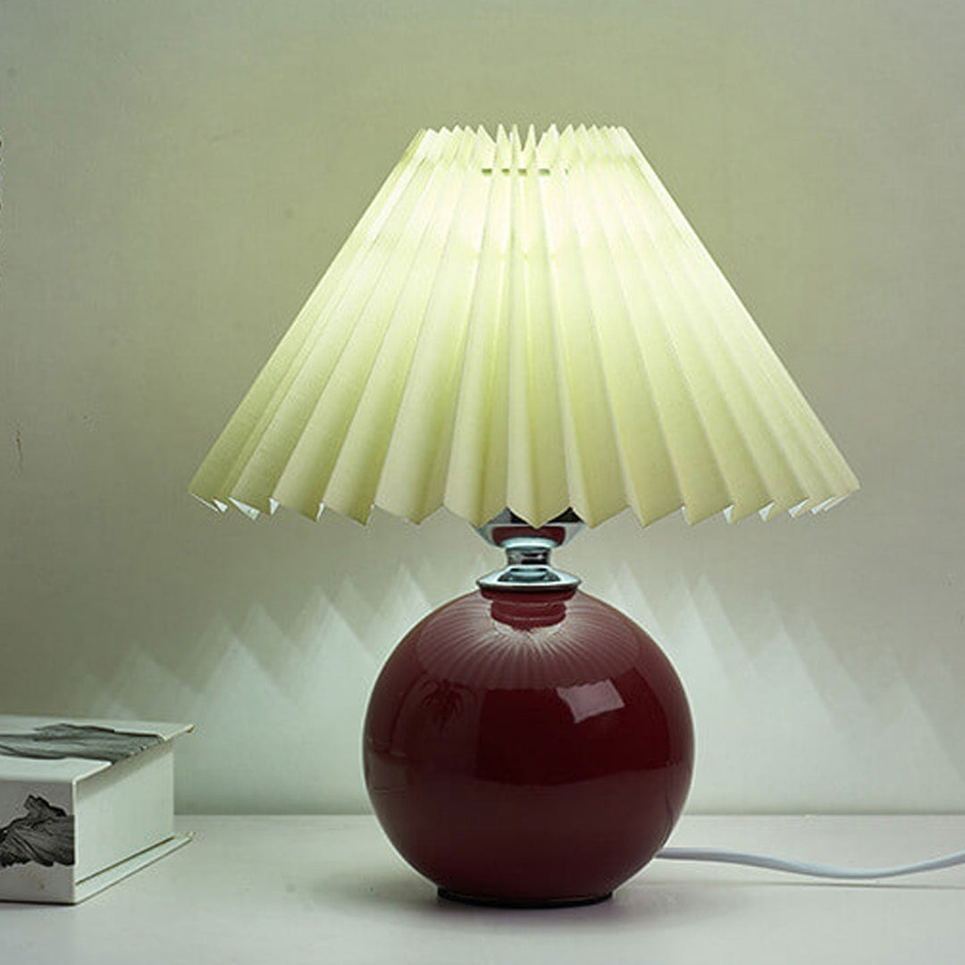 Nordic minimalist 1-light table lamp made of ceramic with pleats | Kalsten