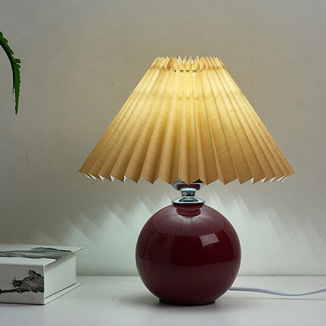 Nordic minimalist 1-light table lamp made of ceramic with pleats | Kalsten