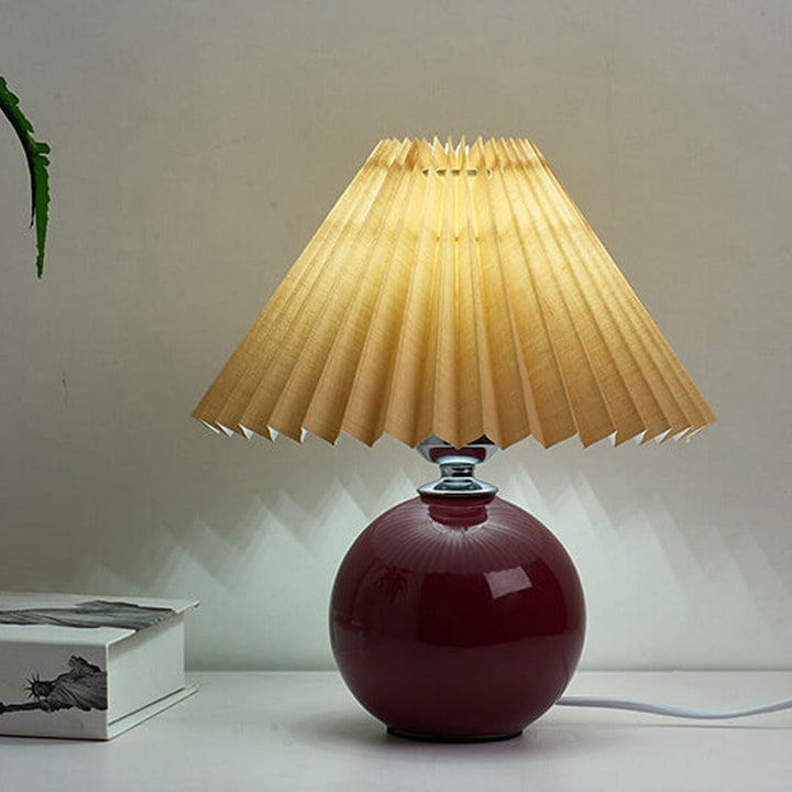 Nordic minimalist 1-light table lamp made of ceramic with pleats | Kalsten