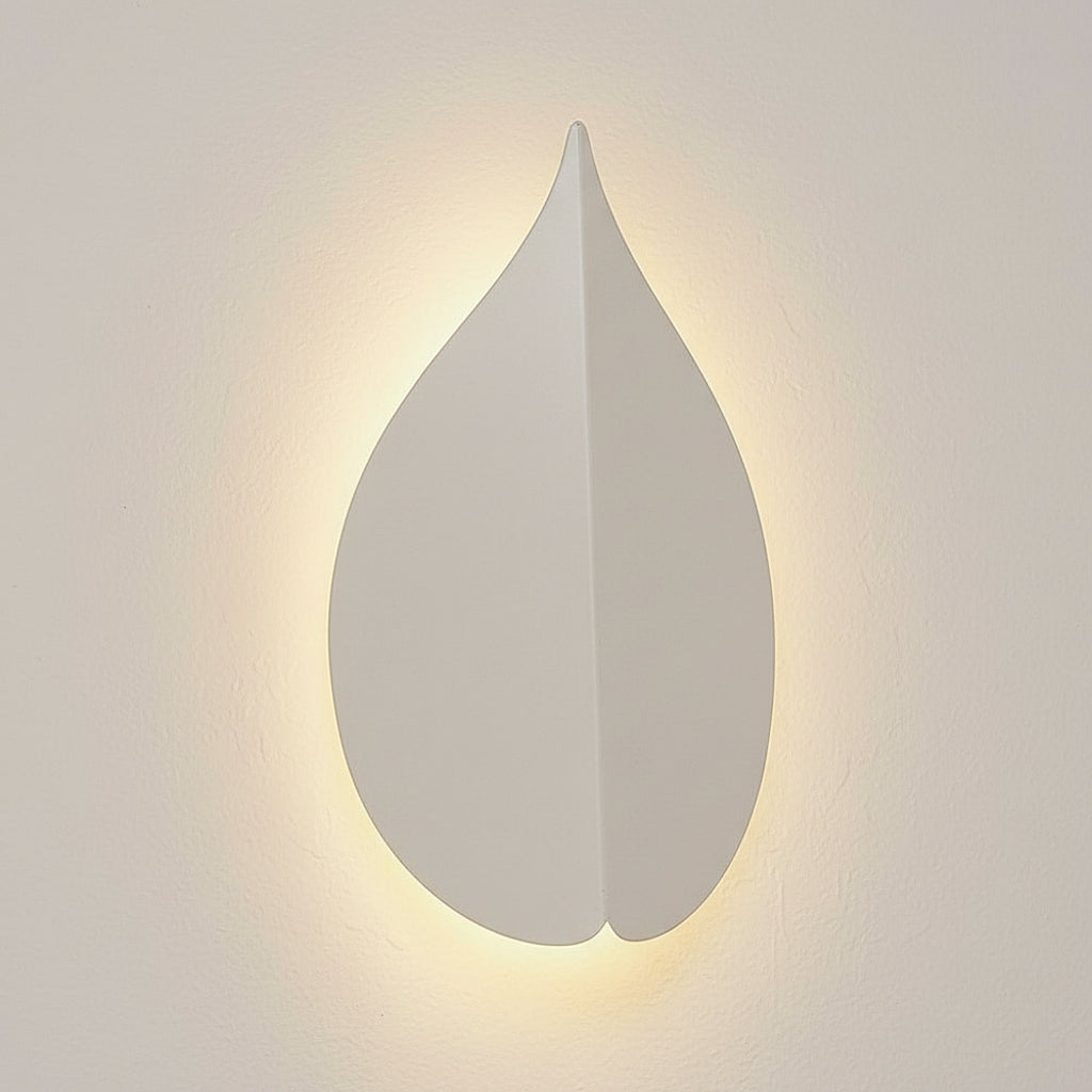 LED Wall Sconce – Leaf Shaped Geometric Iron Acrylic Black White (Integrated LED & 15x25cm) | Kalsten