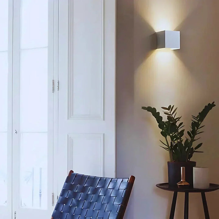 Kalsten | Modern Black Aluminium Wall Light
