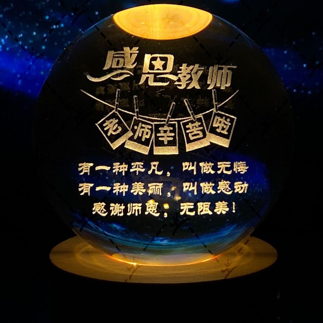 Skanto | Glowing Moon Crystal Ball