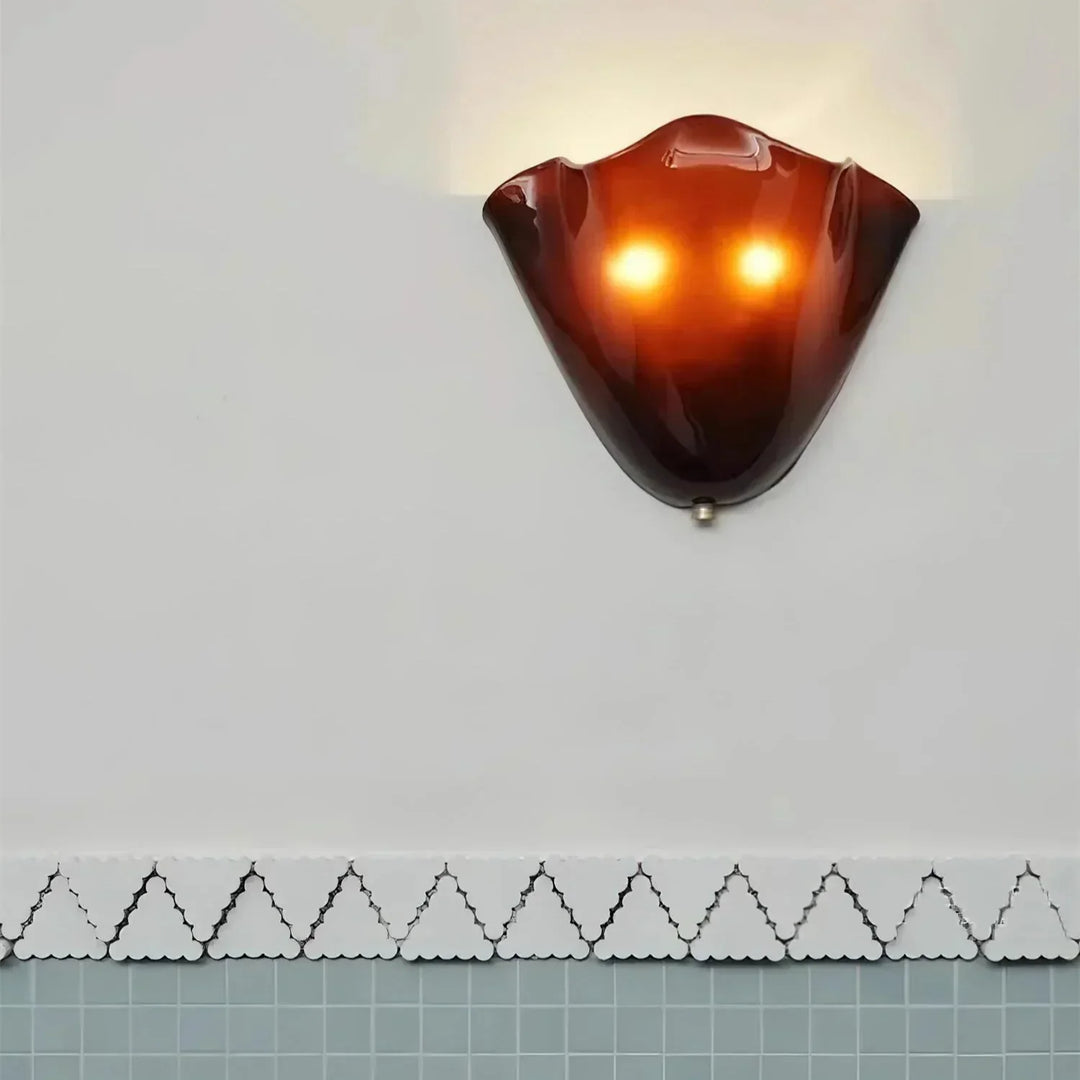 Kalsten | Retro Wall Lamp of Colored Glass in Skirt-Shaped Shell Pattern