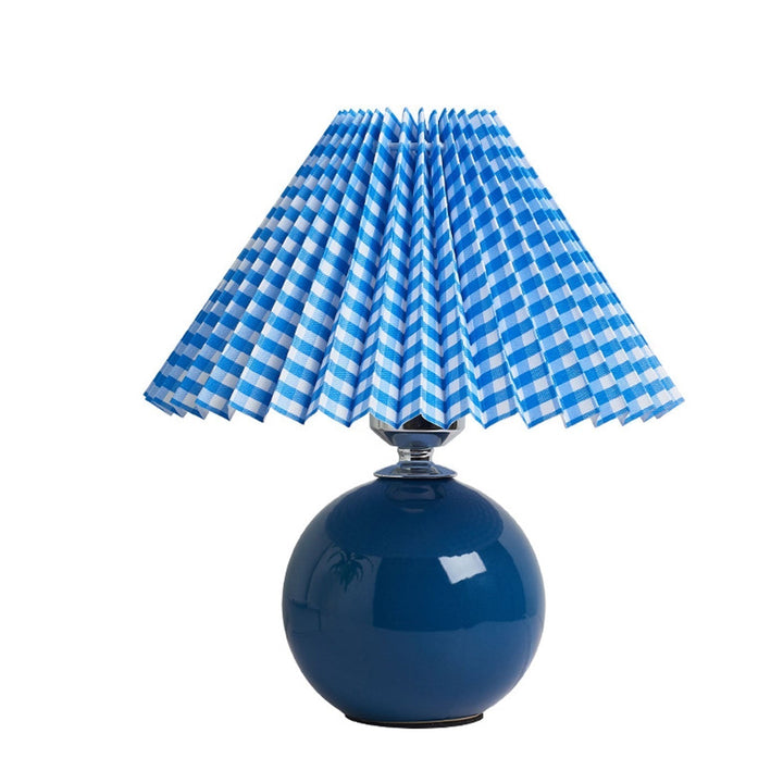 Nordic minimalist 1-light table lamp made of ceramic with pleats | Kalsten