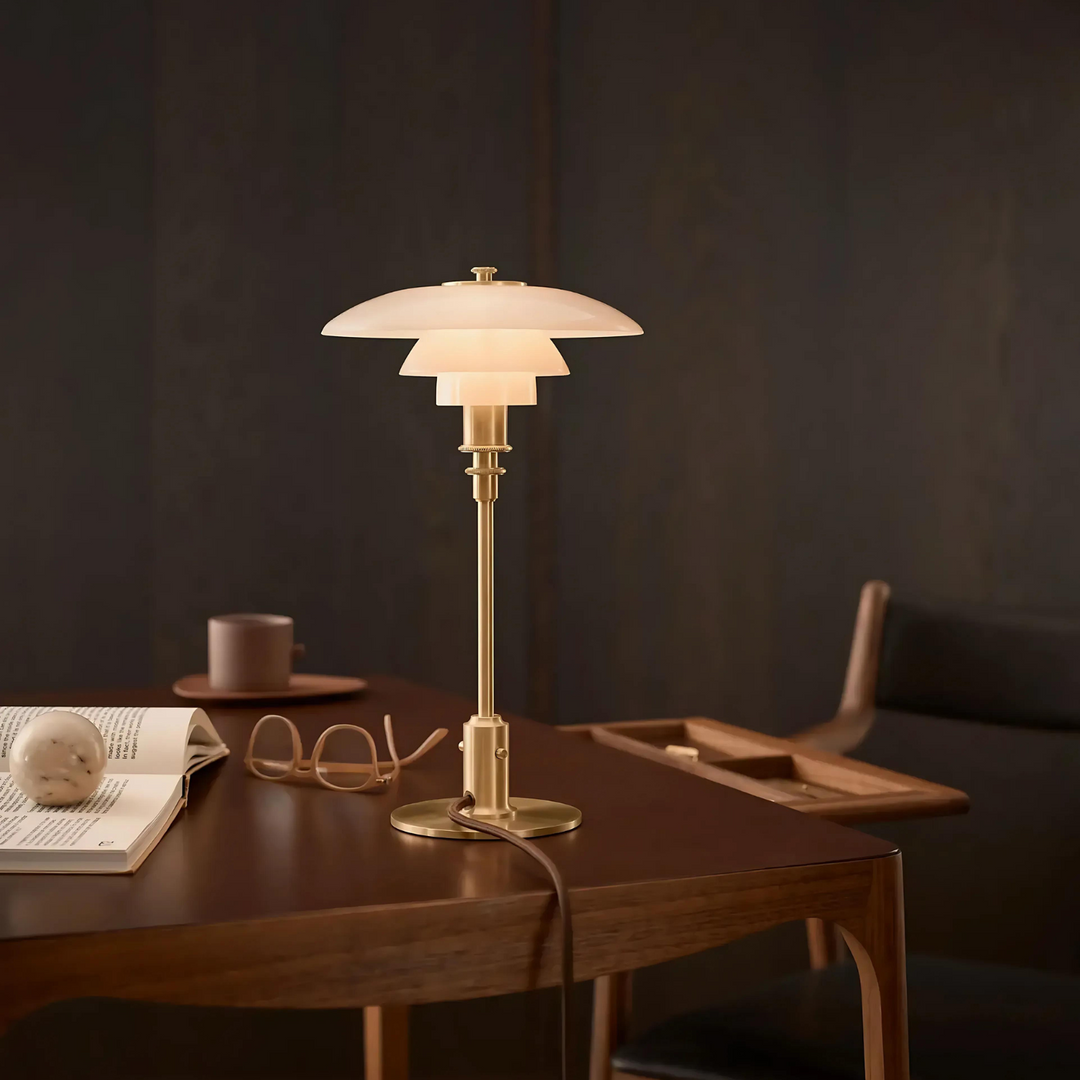 Lumière Serein - Elegant Metal Table Lamp Kalsten
