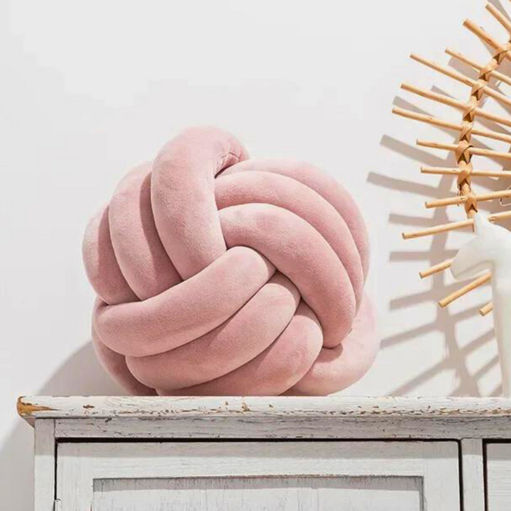 Kalsten | Scandinavian Knot Cushion made of Velvet