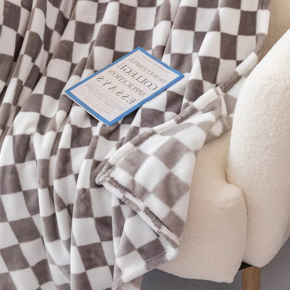 Kalsten | Stylish blanket in checkered pattern for your home