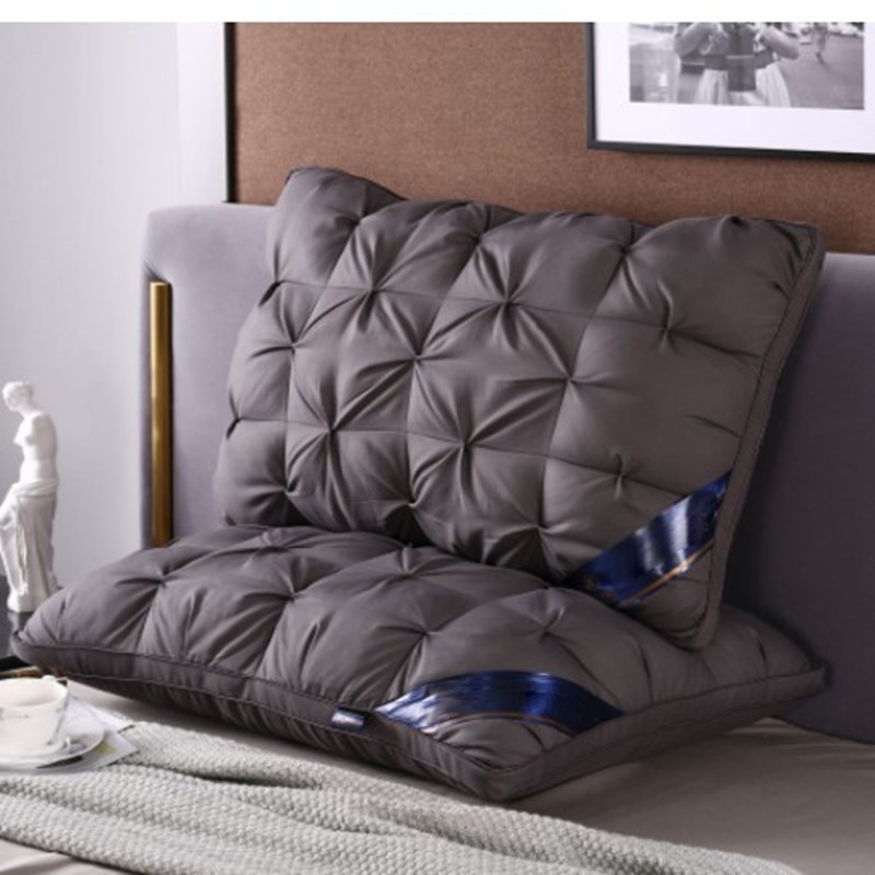 Ergonomic neck pillow with 3D quilting | Kalsten