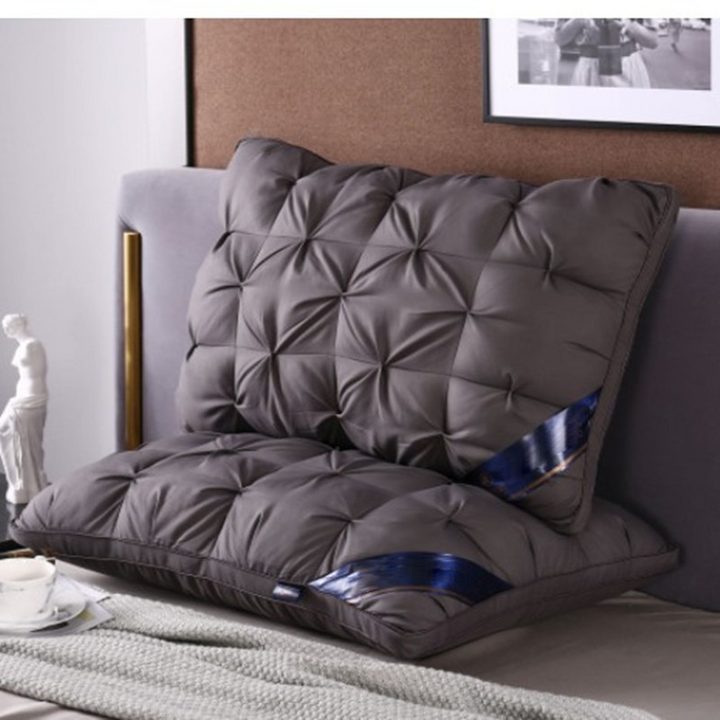 Ergonomic neck pillow with 3D quilting | Kalsten
