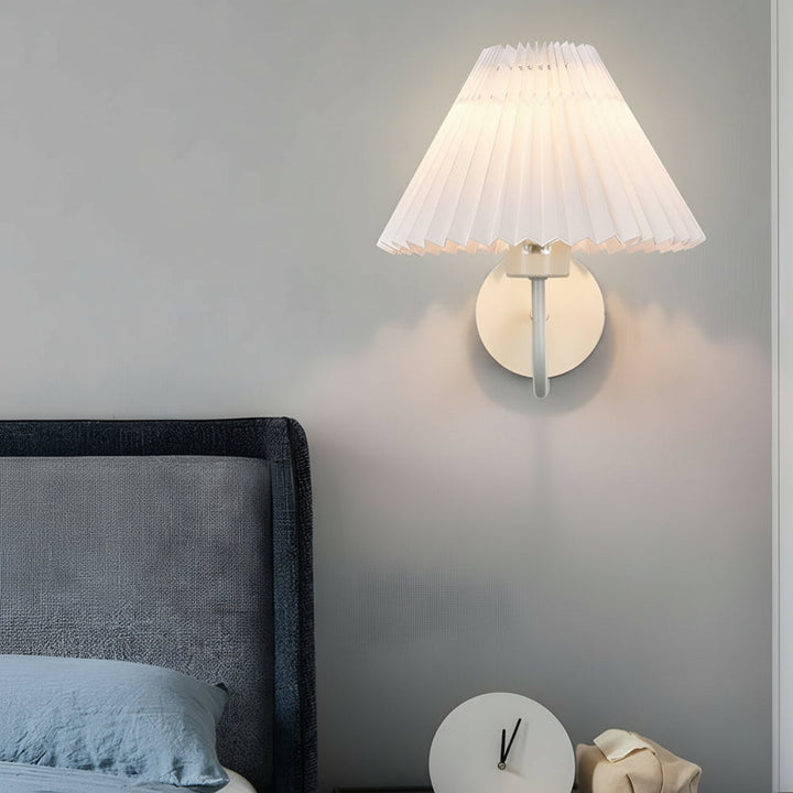 LED Wall Sconce Light – Vintage Metallic Armed Pleated Fabric Shade (36x14cm / 14.2x5.5in) | Kalsten