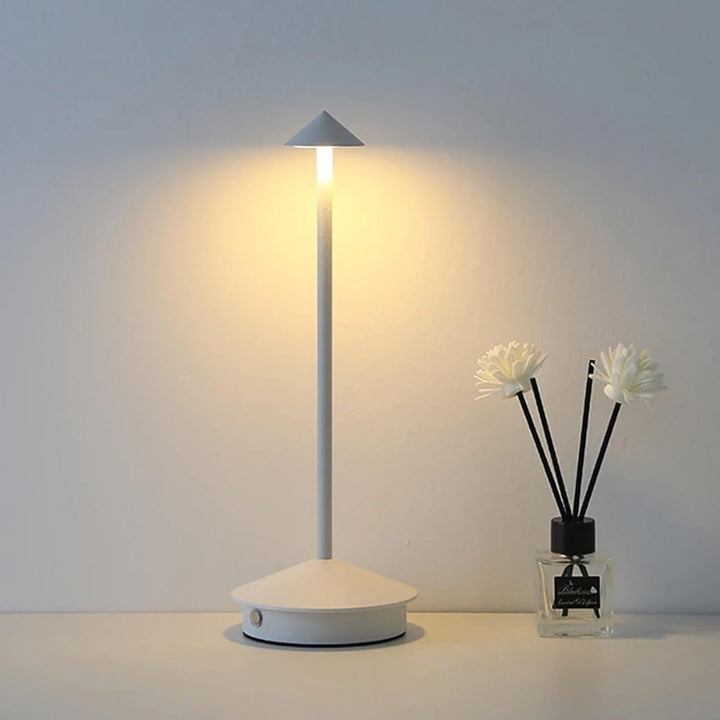 Eindhoven Robyn Arrow LED Table Lamp | Kalsten