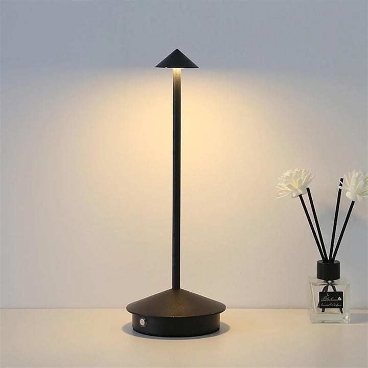 Eindhoven Robyn Arrow LED Table Lamp | Kalsten