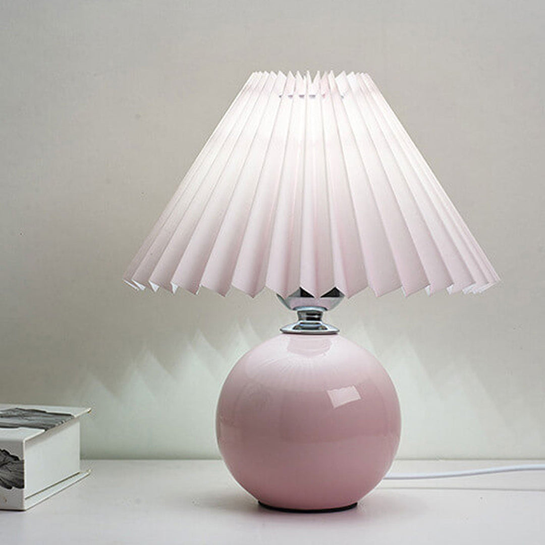 Nordic minimalist 1-light table lamp made of ceramic with pleats | Kalsten