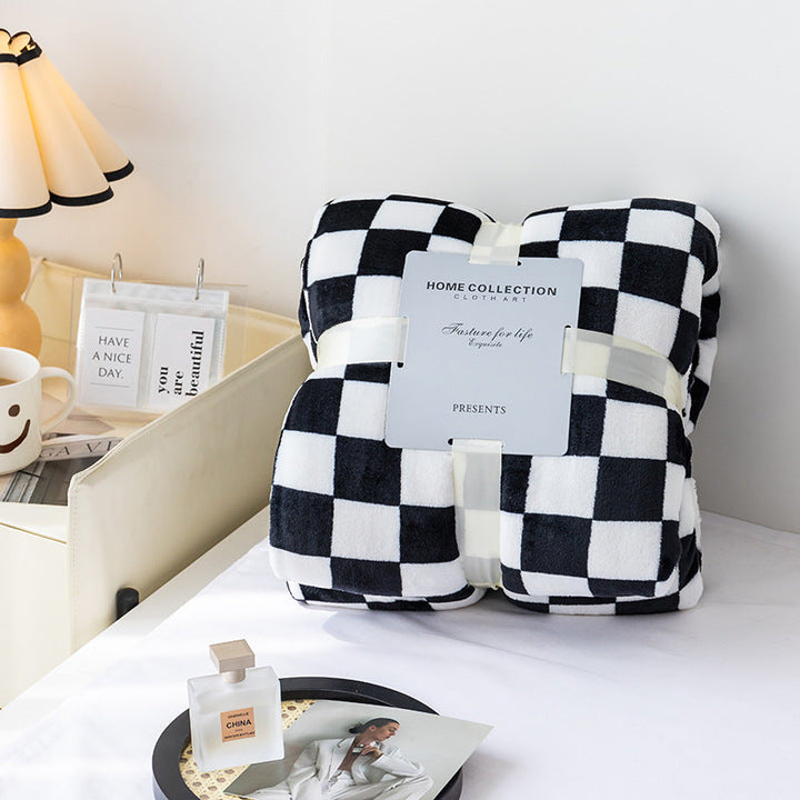 Kalsten | Stylish blanket in checkered pattern for your home