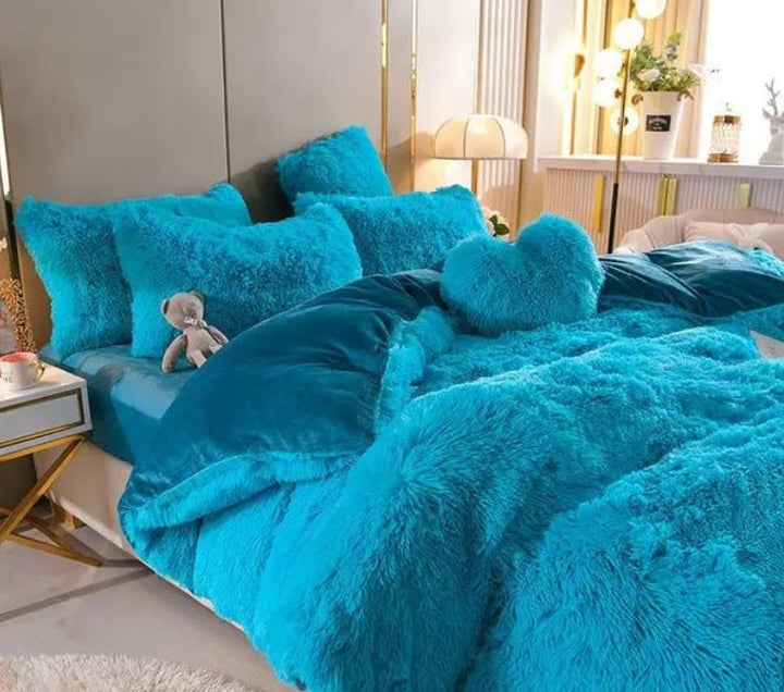 Luxury Plush Duvet Cover with Zipper Closure and Corner Straps Kalsten
