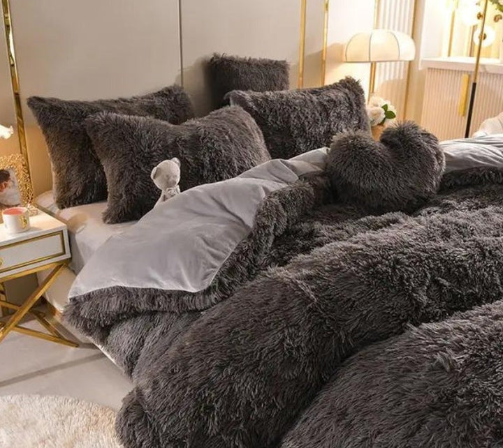 Luxury Plush Duvet Cover with Zipper Closure and Corner Straps Kalsten
