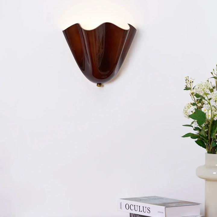 Kalsten | Retro Wall Lamp of Colored Glass in Skirt-Shaped Shell Pattern