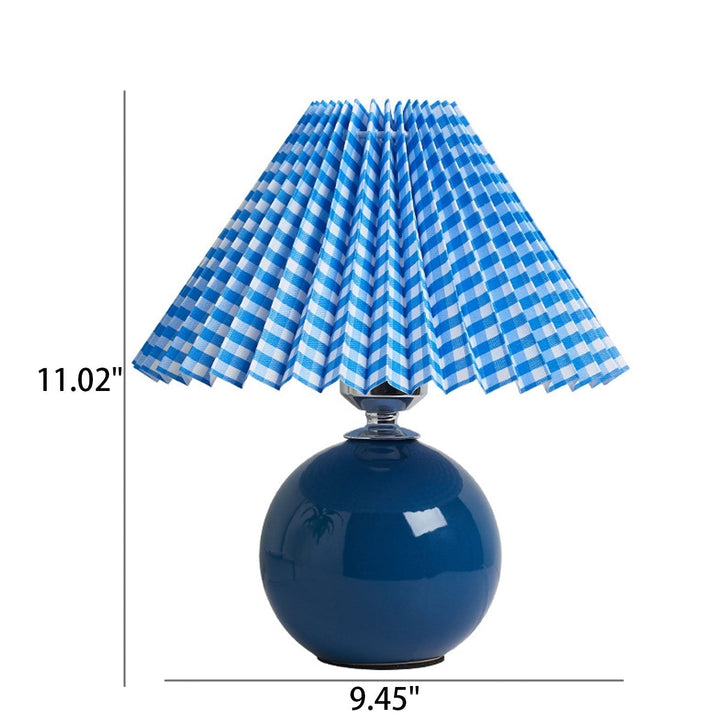 Nordic minimalist 1-light table lamp made of ceramic with pleats | Kalsten