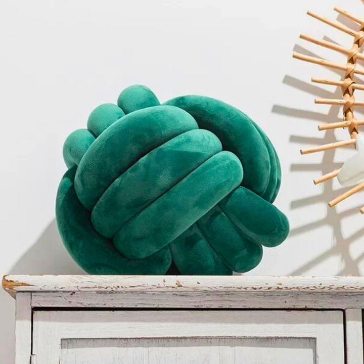 Kalsten | Scandinavian Knot Cushion made of Velvet