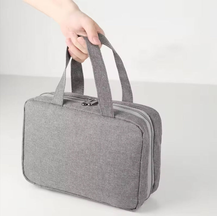 Water-repellent make-up bag with hanging hook | Kalsten