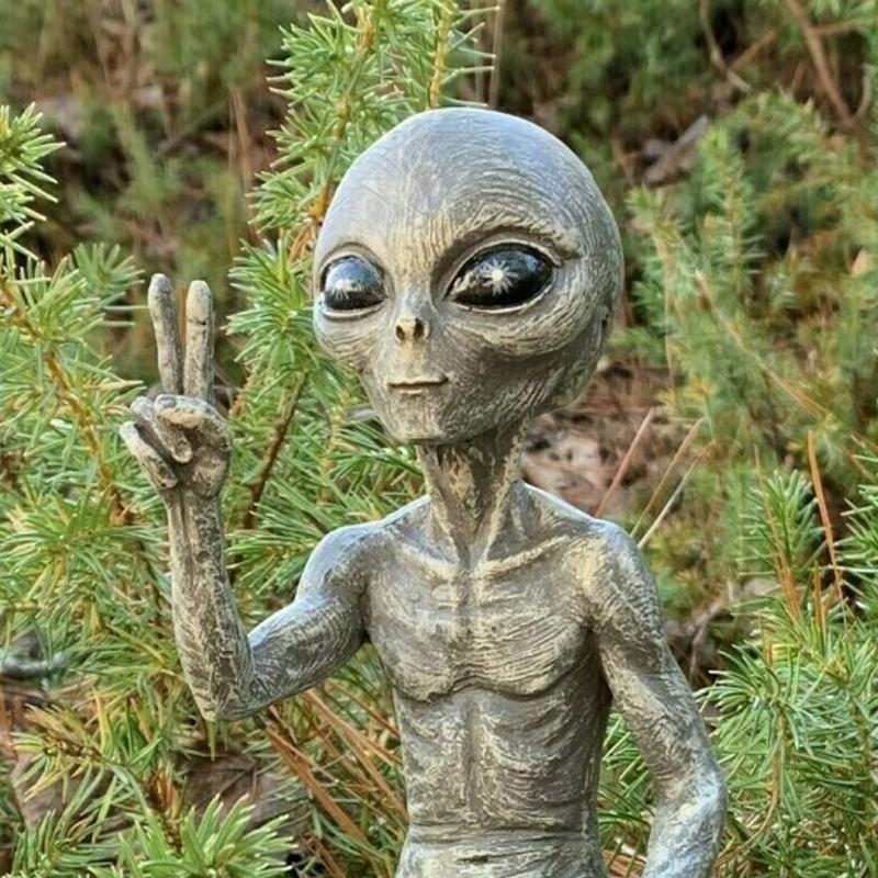 Alien Garden Statue | Kalsten