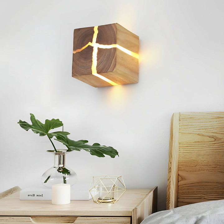 Wood Wall Sconce – Square Cracked Grain Resin LED (G4 Warm White & 8x8cm) | Kalsten